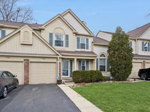 1530 Apple Grove Ln, Westmont, IL 60559