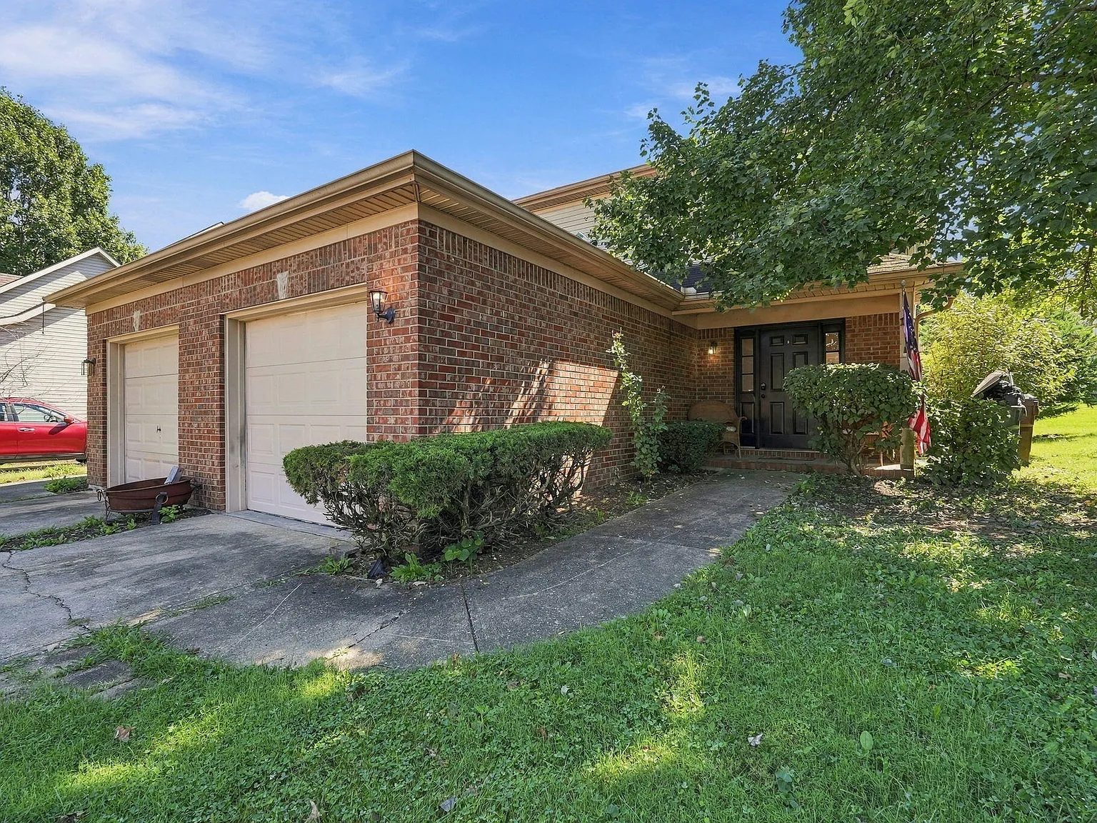 2 bed, 1.5 bath, 1358 sqft, $1,600 — Photo 2