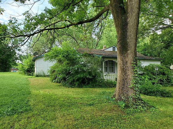 2nd image of 1017 Plum St