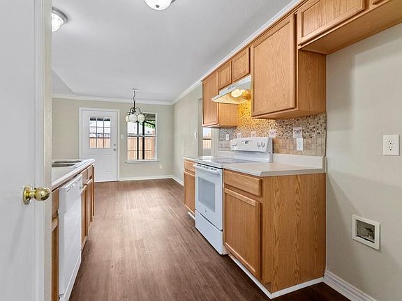 5th image of 649 Delphinium Dr