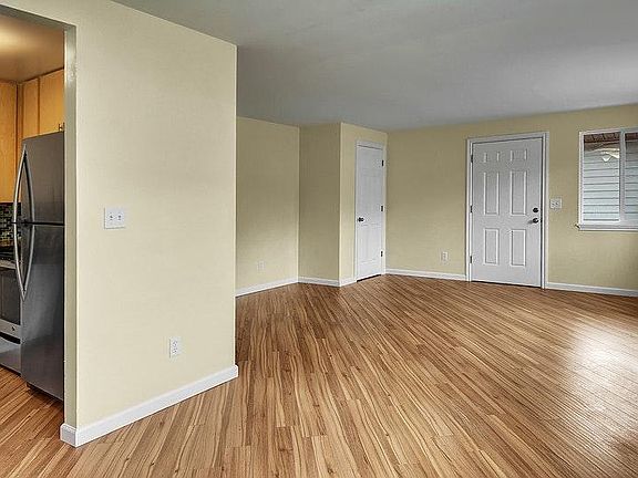 4th image of 527 N 104th St