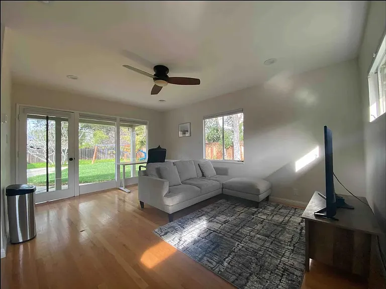 681 Cuesta Dr — Photo 4