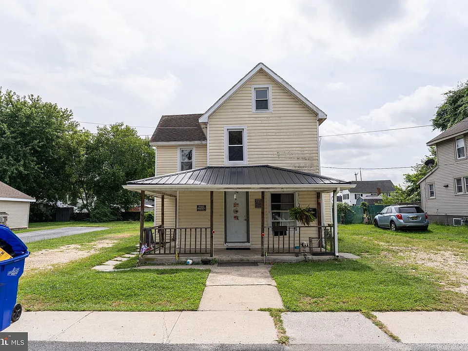 11 E 3rd St #B