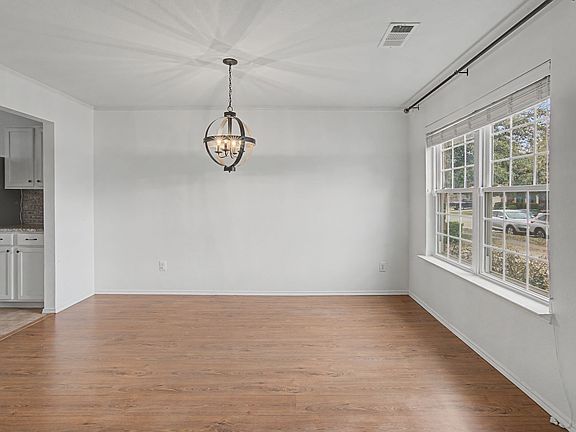 5th image of 5016 Meridian Ln