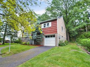 9 Greenvale Pl, Scarsdale, NY 10583