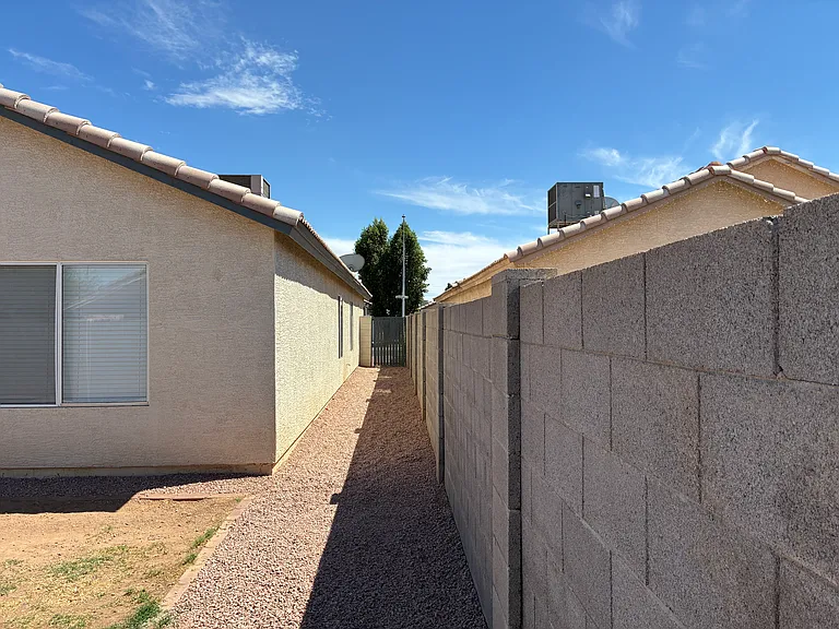 10422 W Windsor Blvd — Photo 45
