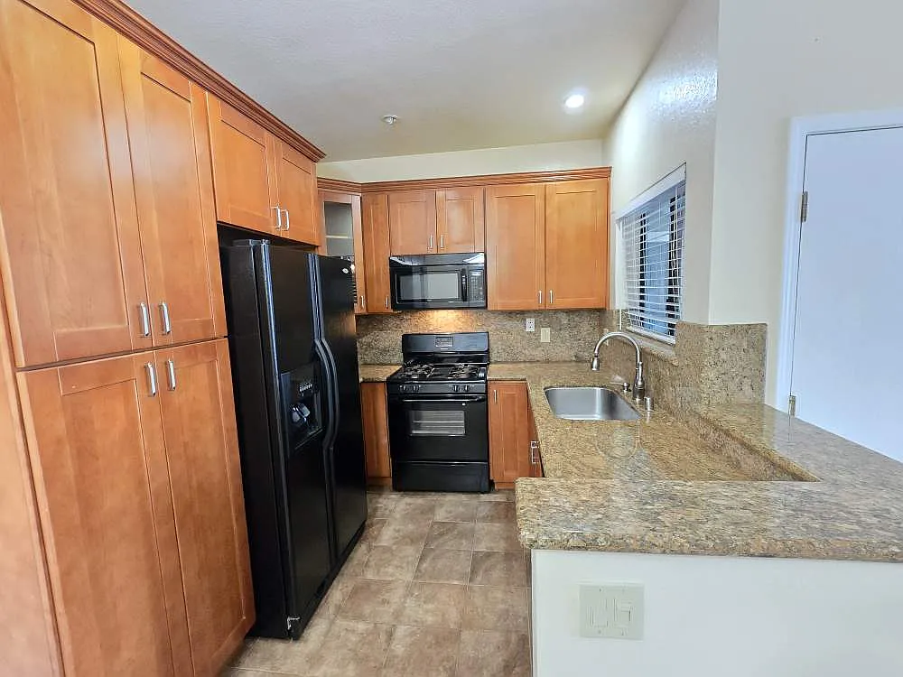 1 bed, 714 sqft, $2,580 — Photo 2