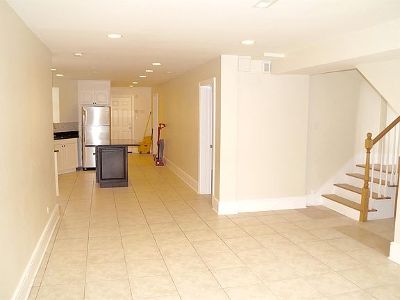 2nd image of 2513 W Gunnison St #G