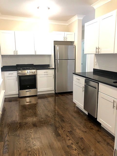 1st image of 648 W Roscoe St