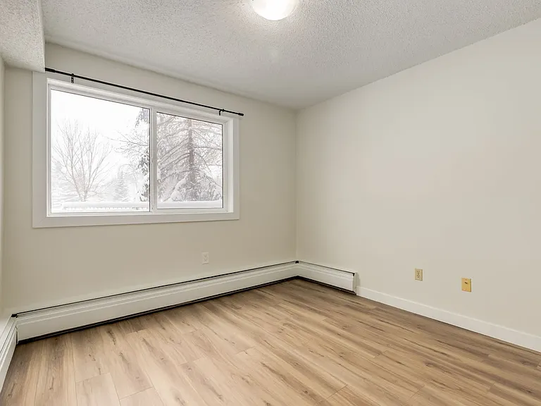 2404 16a St SW — Photo 11