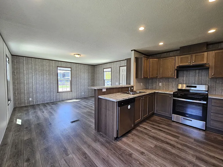 Westbridge Manor — Photo 49