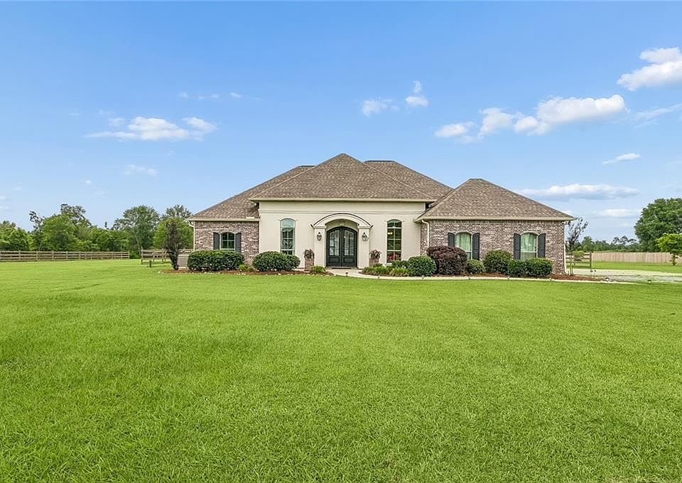 1st image of 138 Highland Crest Dr
