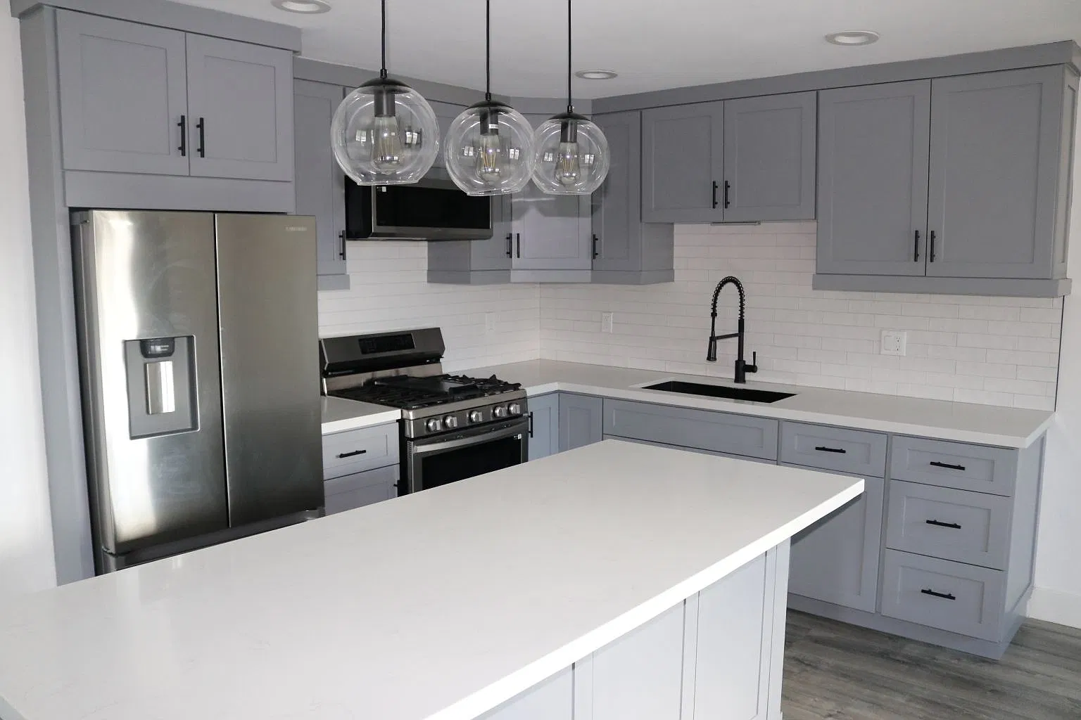 2 bed, 800 sqft, $3,100 — Photo 2