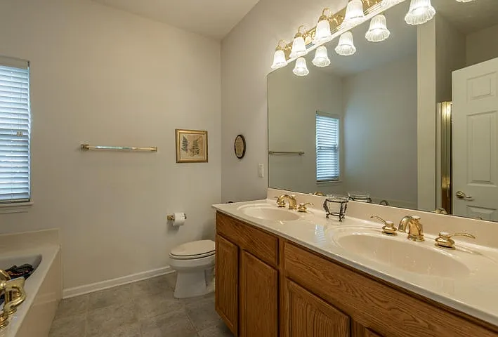 3 bed, 1607 sqft, $2,200 — Photo 4