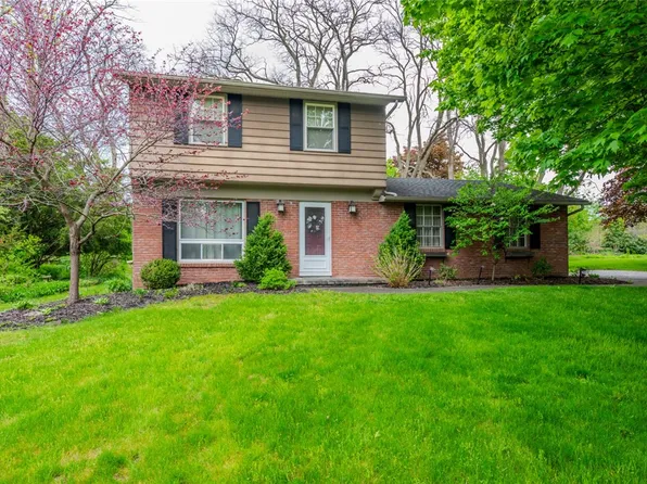 36 Brooktree Dr, Penfield, NY 14526