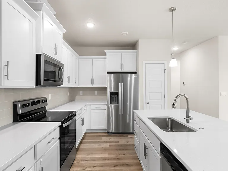 730 E Camellia St — Photo 5