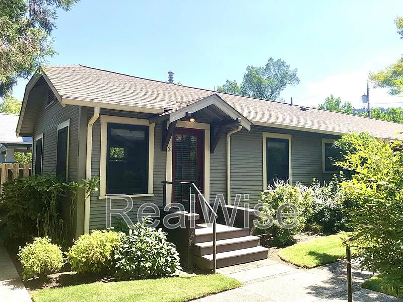 560 Siskiyou Blvd #2