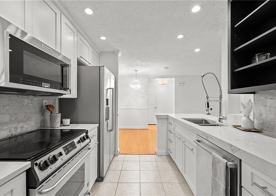 1st image of 613 Granville Ct