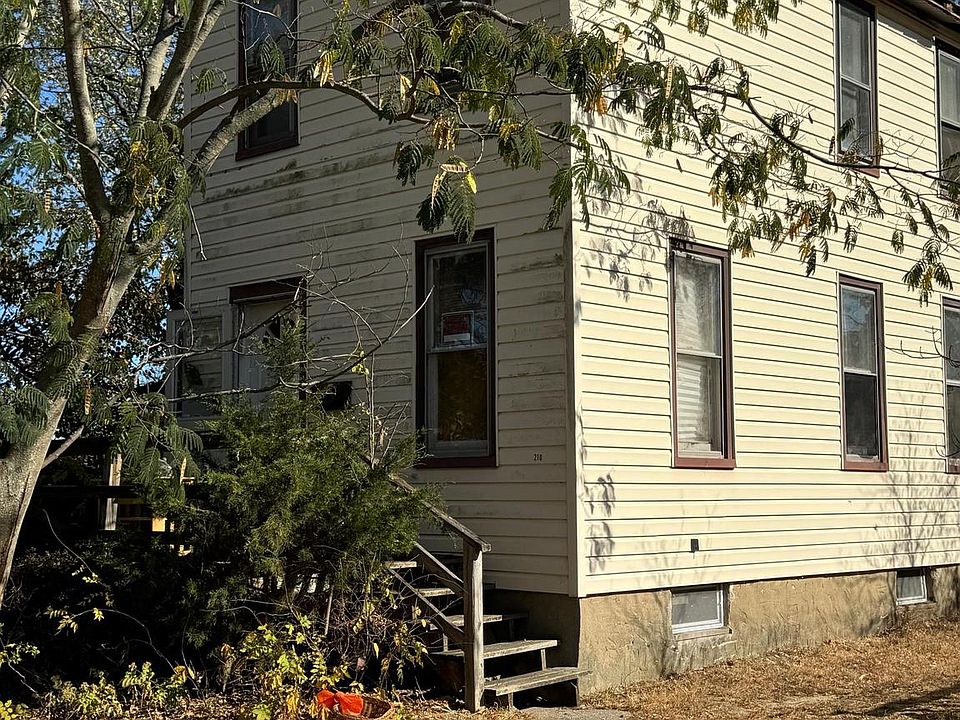 2nd image of 210 Whittaker St