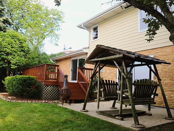5th image of 751 Oakwood Dr