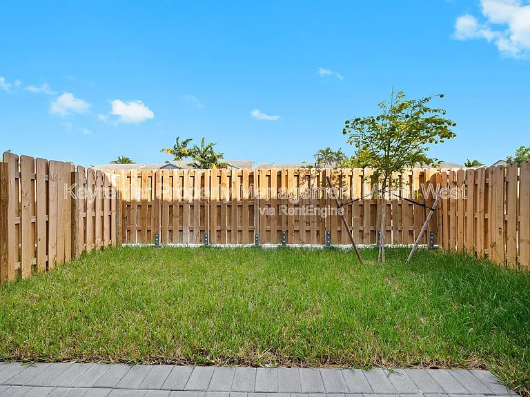 1385 SE 7th Ter — Photo 13