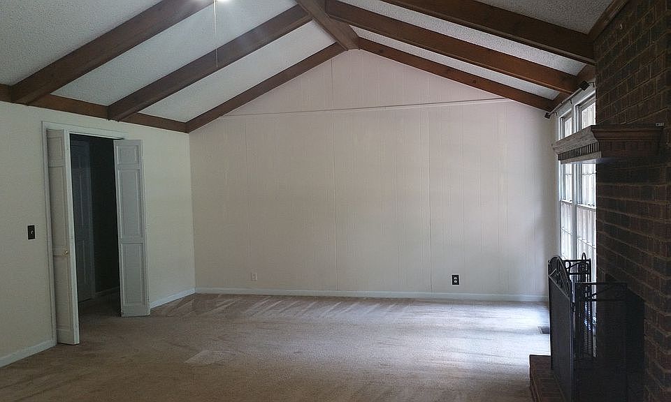 1st image of 131 Lake Point Dr