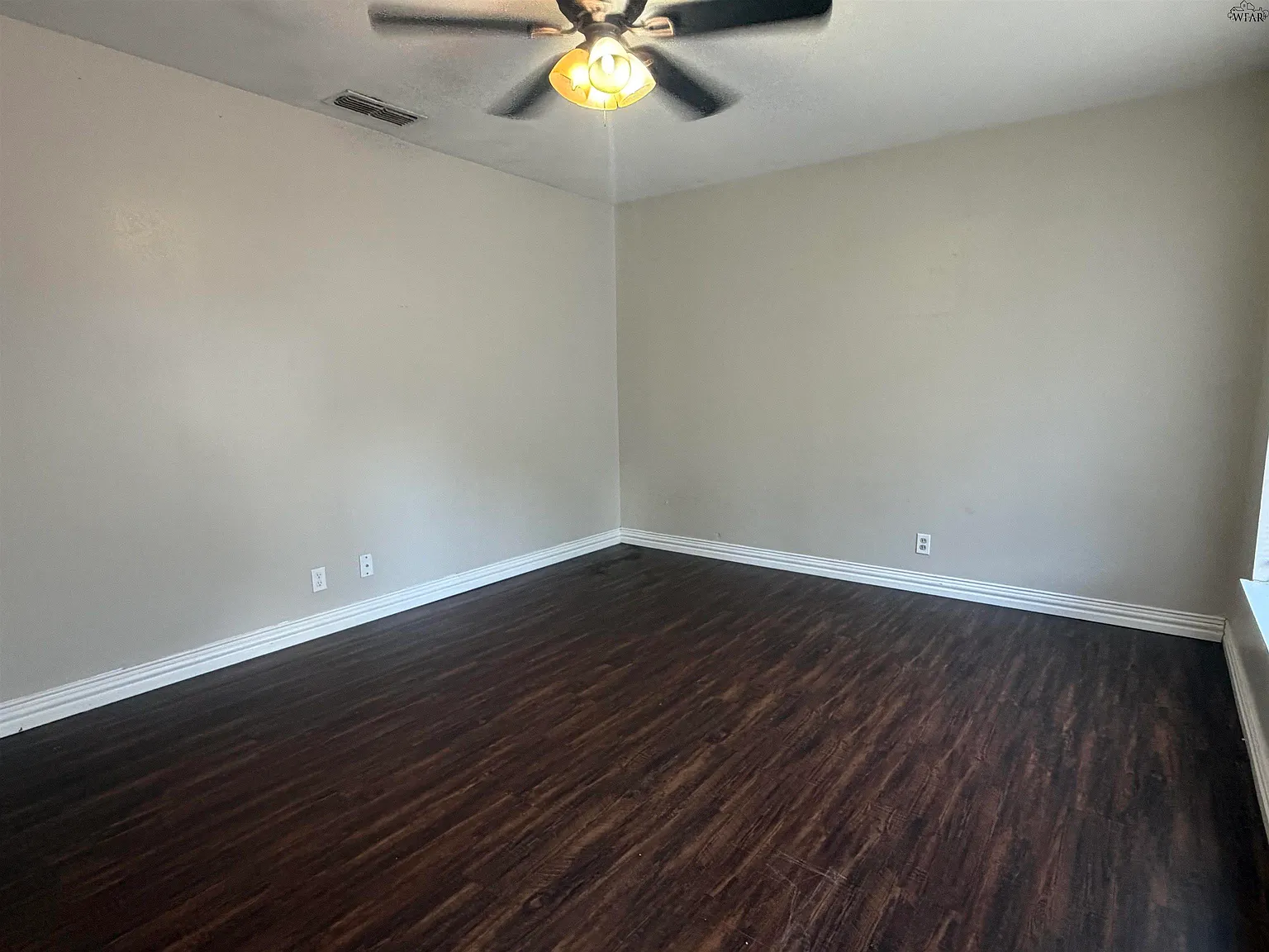 3 bed, 1.5 bath, 962 sqft, $1,650 — Photo 3
