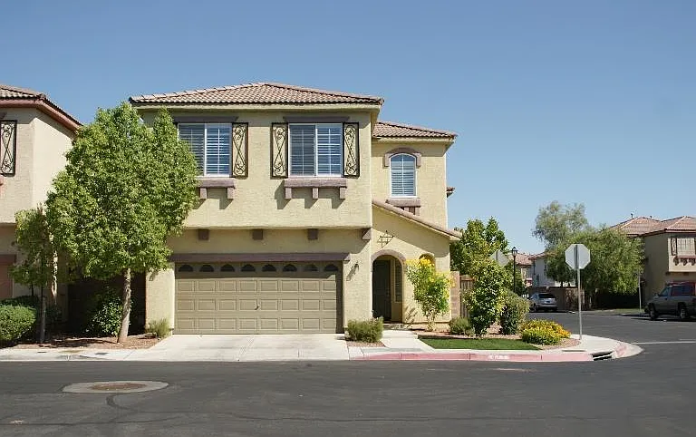 5010 Whispy Breeze Ave — Photo 3