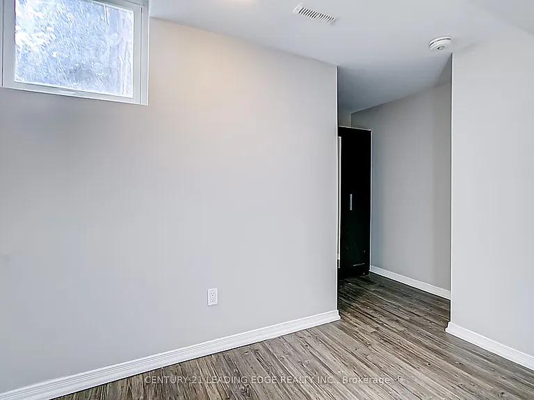 55 McCrimmon Cres #LOWER — Photo 12