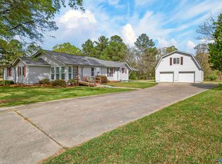 2587 Alfords Bend Rd, Hokes Bluff, AL 35903