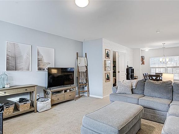 3rd image of 4455 Oak Pointe Dr