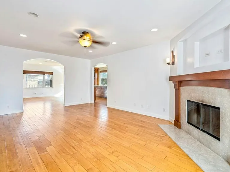 4759 Hackett Ave — Photo 13