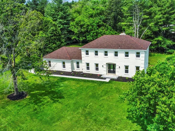 1054 Squires Dr, West Chester, PA 19382