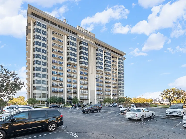 655 S Riverside Dr #104 — Photo 26