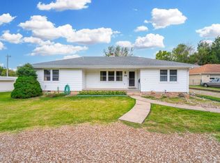 1719 E 9th Ave, Winfield, KS 67156