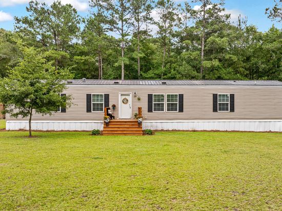 104 May Ln, Saint Stephen, SC 29479