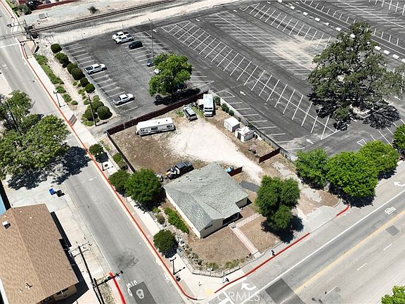 4th image of 2103 Riverside Ave