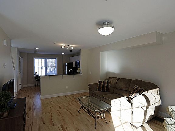 3rd image of 19 Islington Xing #5