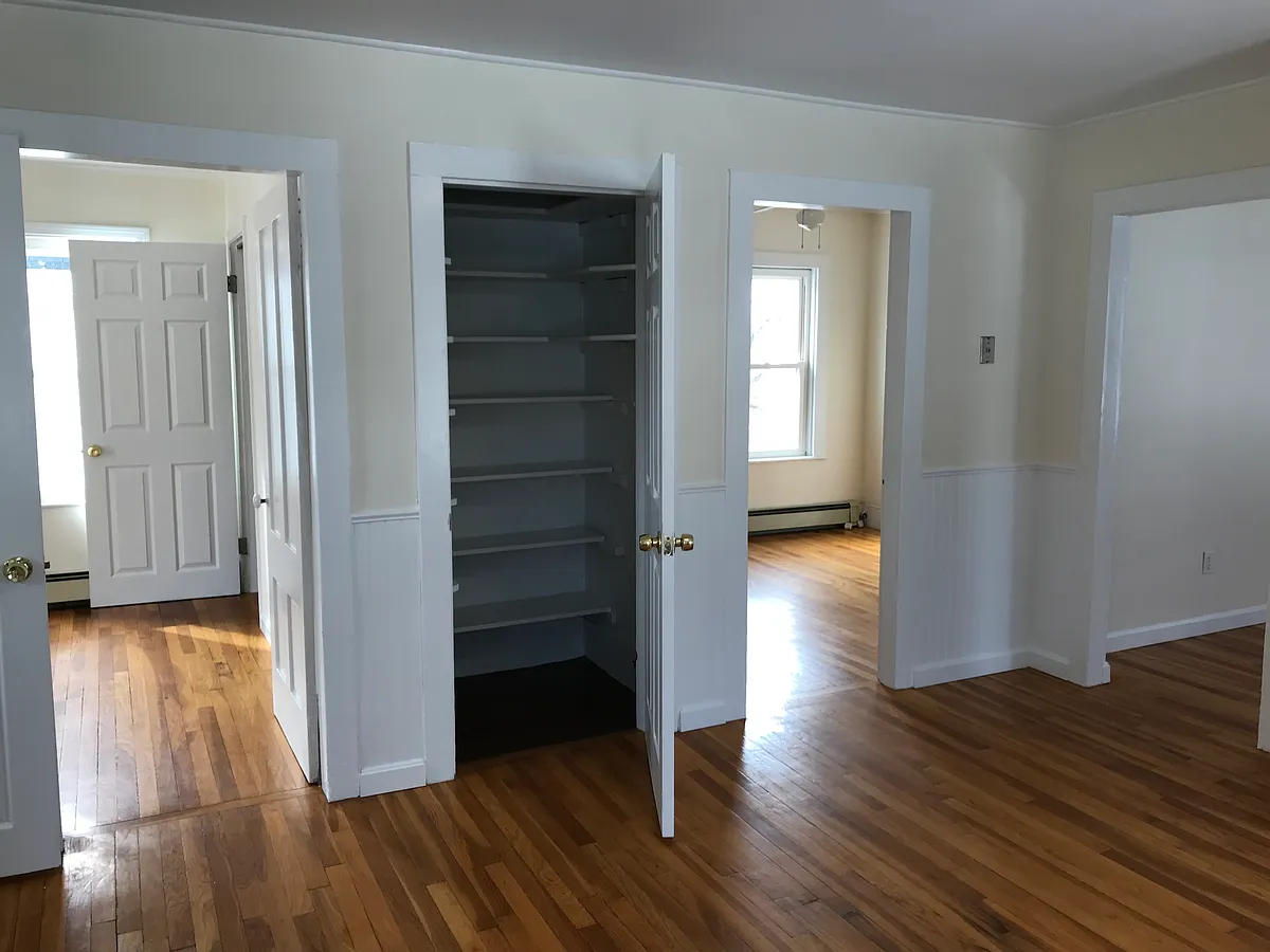 Building Photo - 8 Myrtle St #2