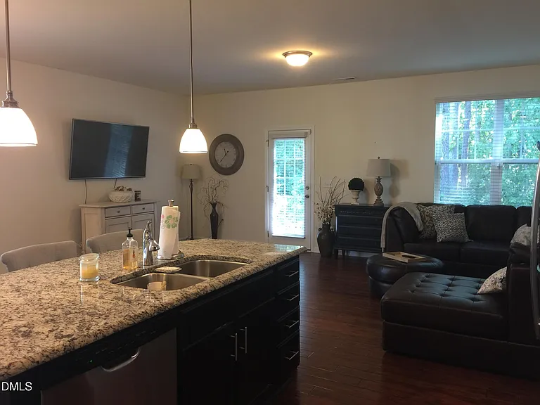 637 Briarcliff St — Photo 10