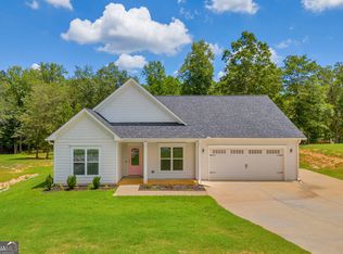 191 N Point Cir, Hartwell, GA 30643