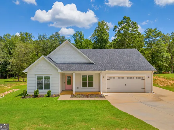 191 N Point Cir, Hartwell, GA 30643