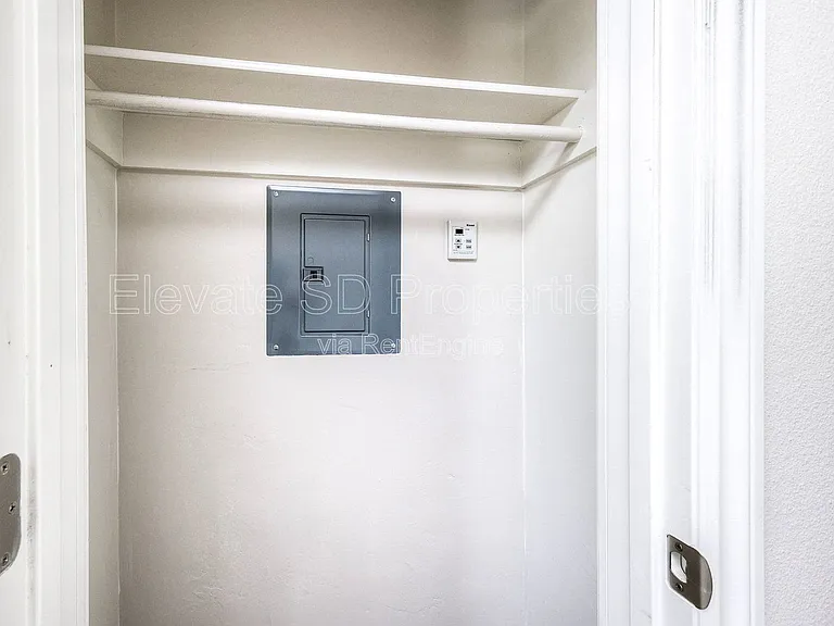 2727 1/2 G St — Photo 11
