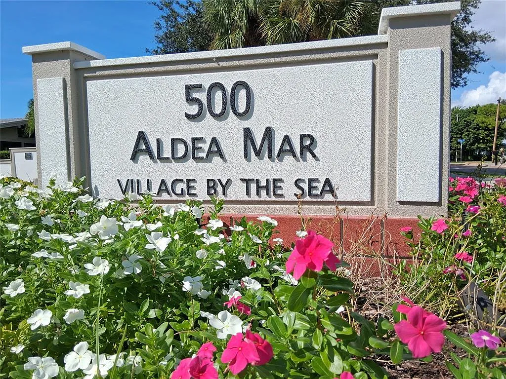2 bed, 2.0 bath, 1032 sqft, $5,000 — Photo 2