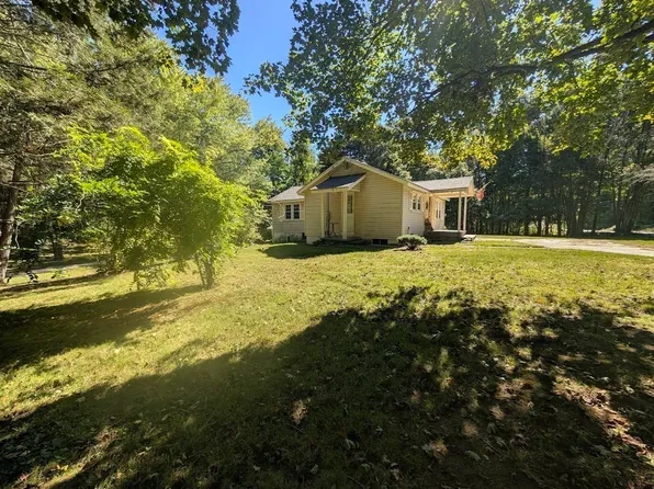 93 Richardson Corner Rd, Charlton, MA 01507