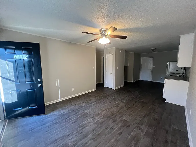 1316 S Linwood Rd — Photo 2
