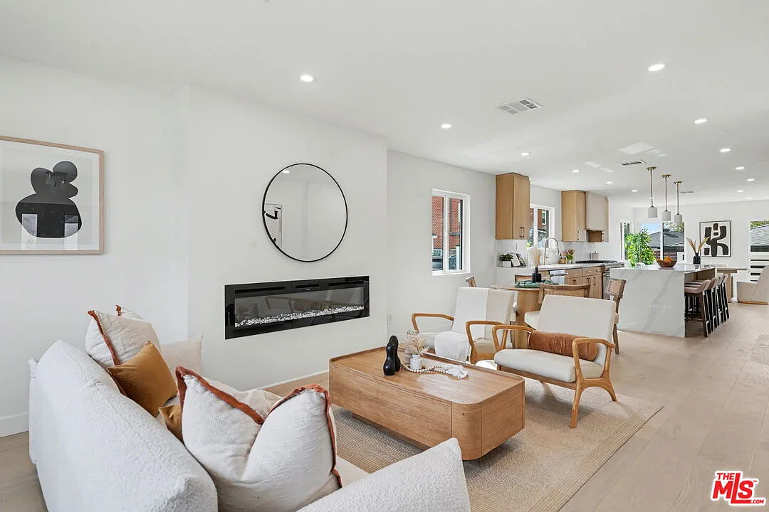 4 bed, 3.0 bath, 2346 sqft, $7,500 — Photo 3