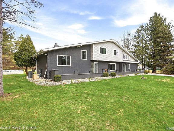 5th image of 9239 Lange Rd
