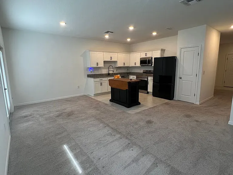 117 Mandovi St — Photo 8