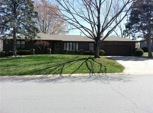 307 SW White Ridge Dr, Lees Summit, MO 64081